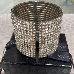 Gorgeous rhinestone bracelet by viviglam 🌹🌹🌹